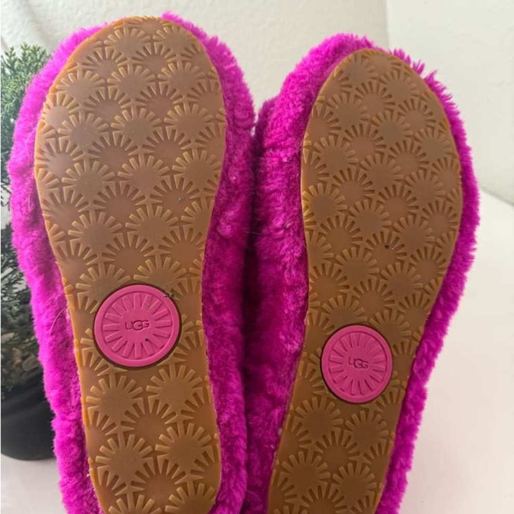 UGG Fuchsia Fluffy Sandals - Picture 5 of 6